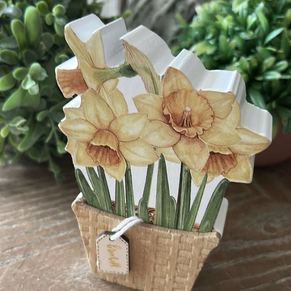 NEW! Cottage Farmhouse Yellow Daffodil Spring Flower Plant Wooden Accent